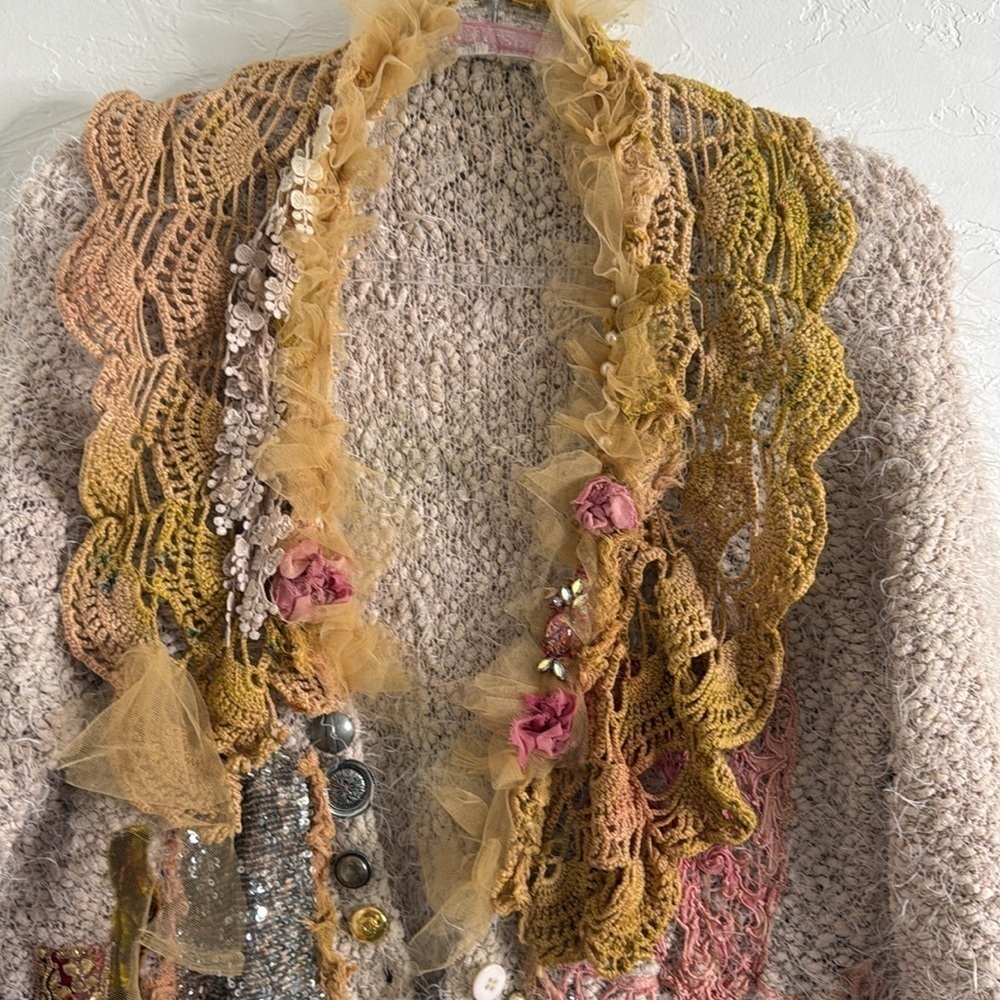 Large Boucle Cardigan Sweater Mixed Media - Picture 2 of 9